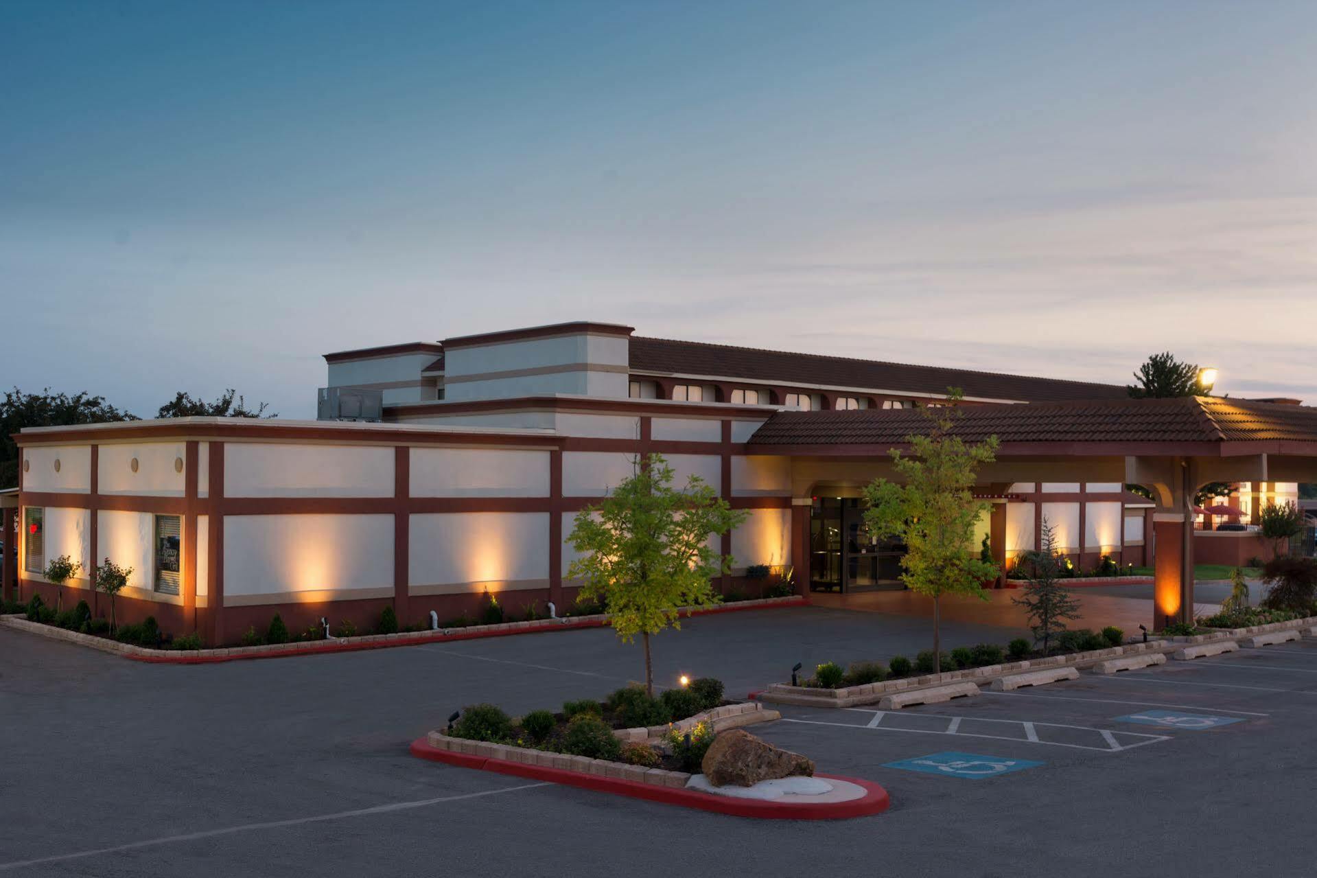 Broadway Inn & Suites أوكلاهوما سيتي المظهر الخارجي الصورة