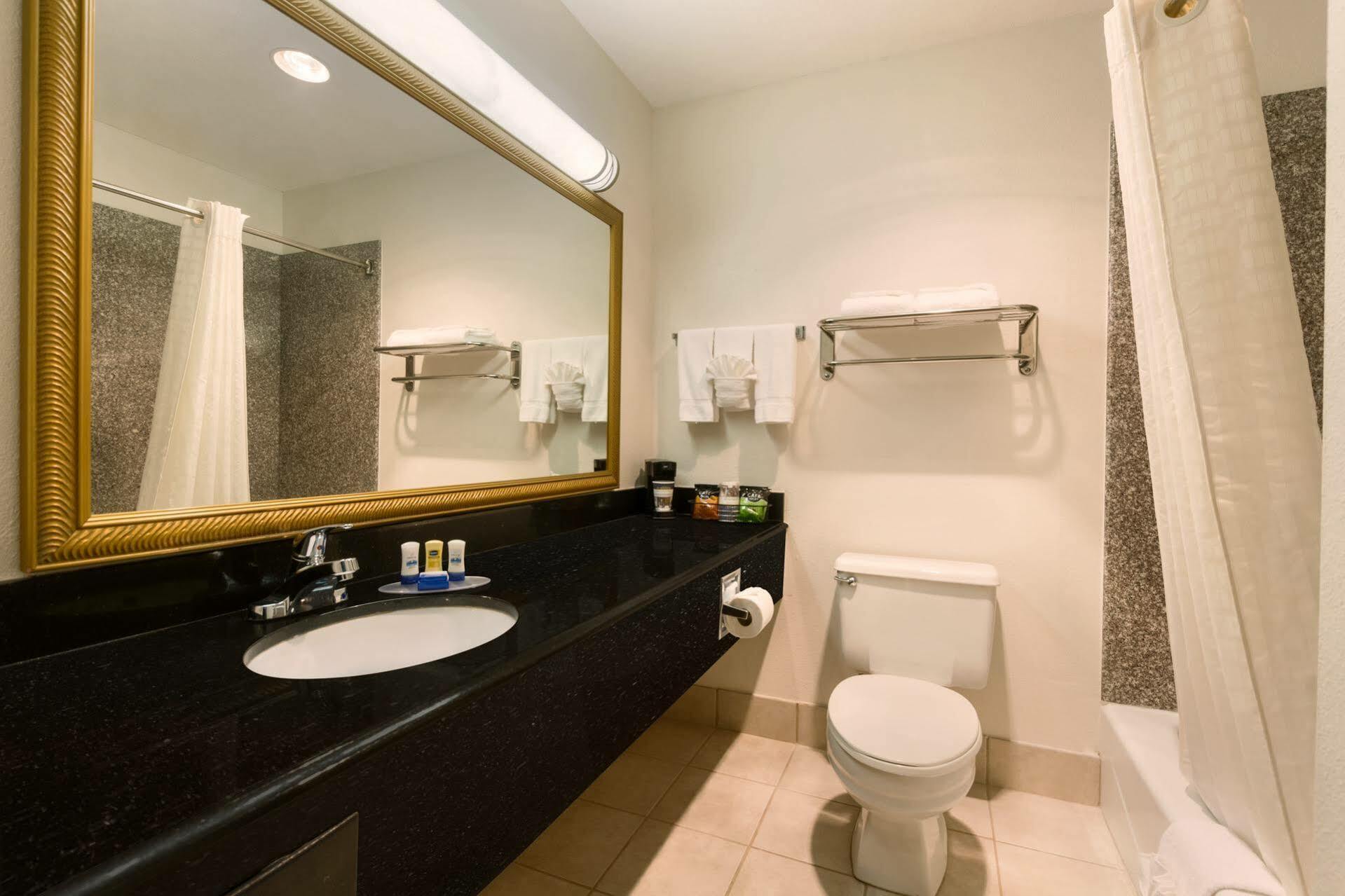 Broadway Inn & Suites أوكلاهوما سيتي المظهر الخارجي الصورة