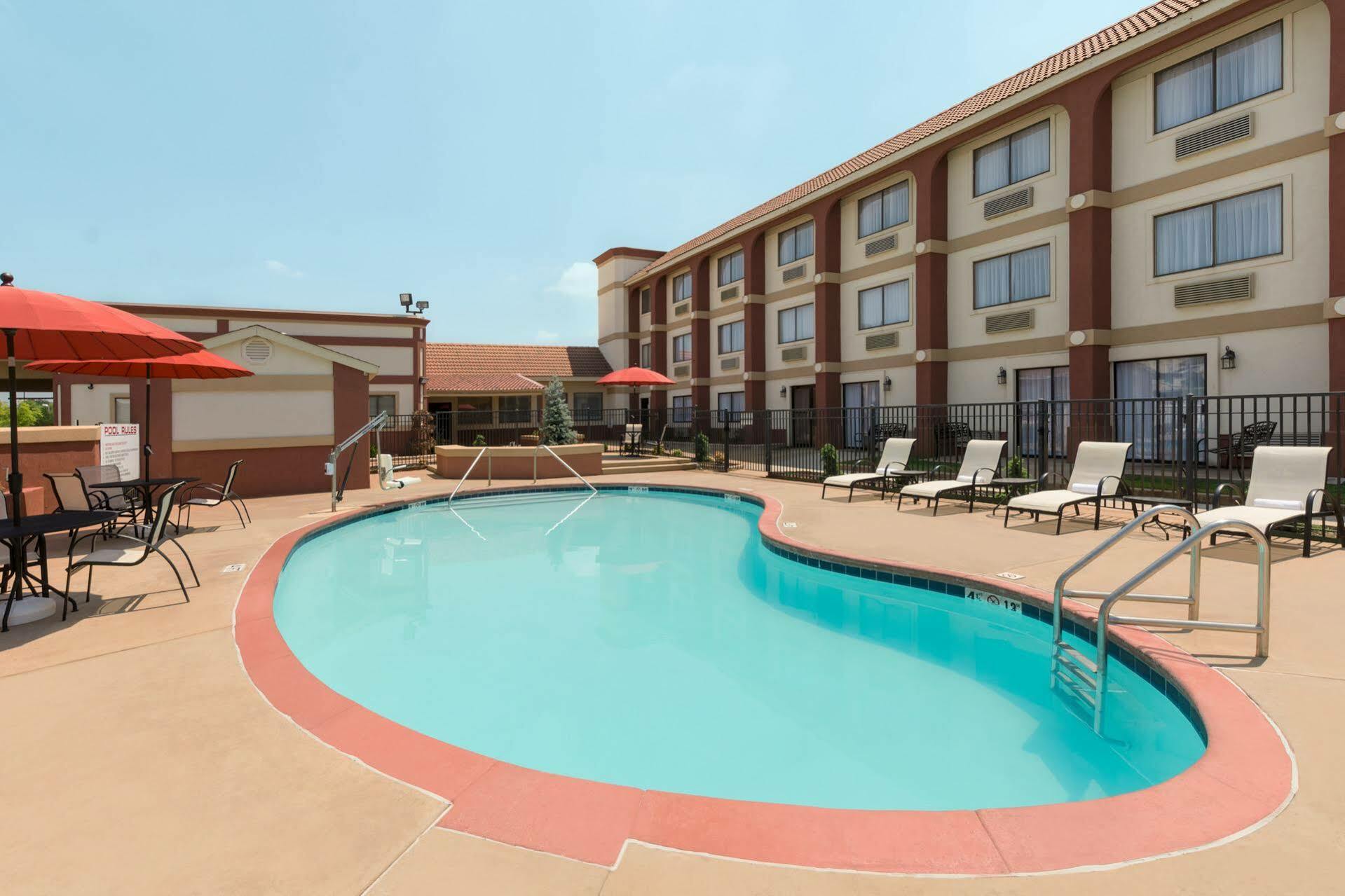 Broadway Inn & Suites أوكلاهوما سيتي المظهر الخارجي الصورة
