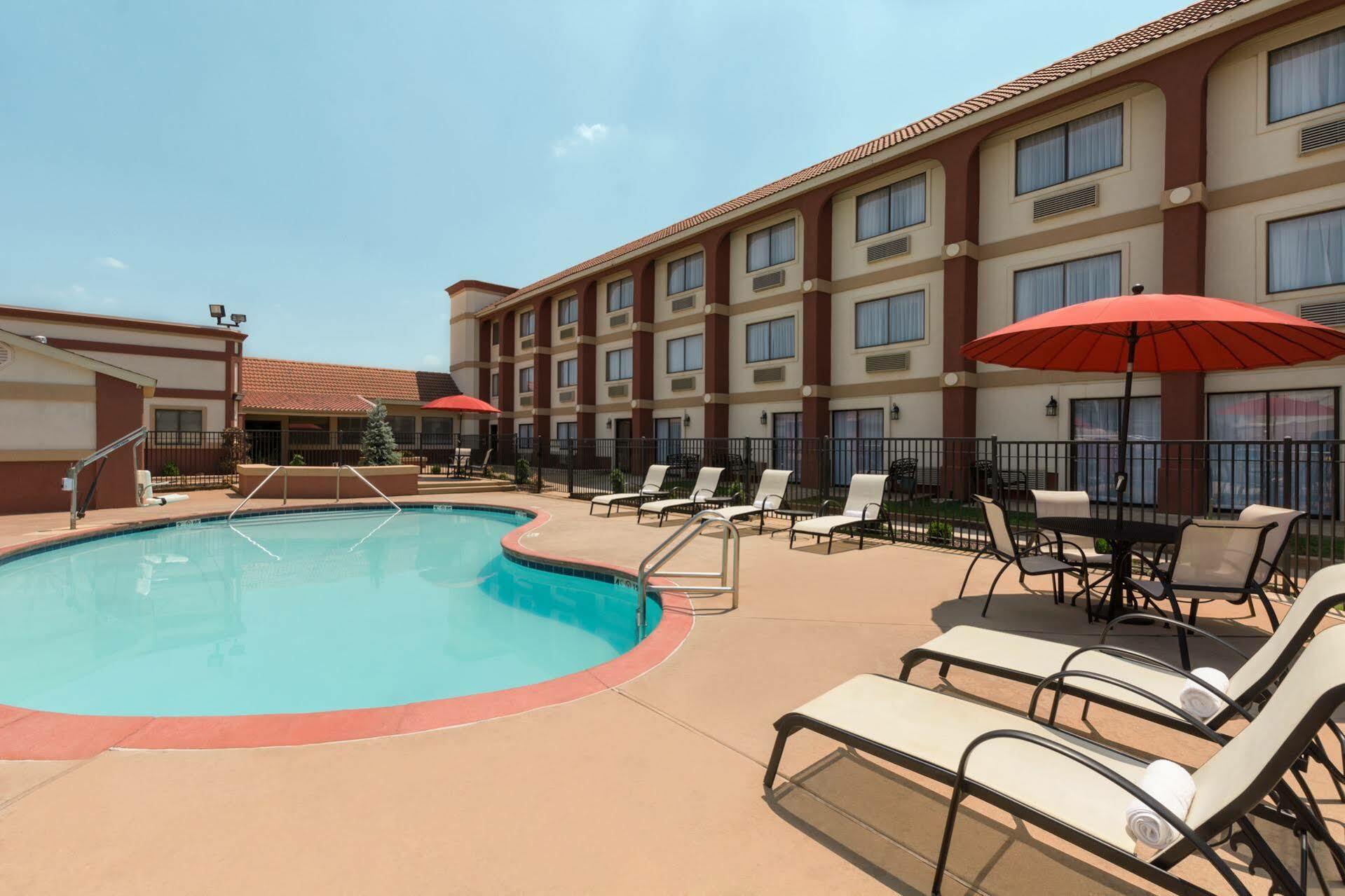 Broadway Inn & Suites أوكلاهوما سيتي المظهر الخارجي الصورة